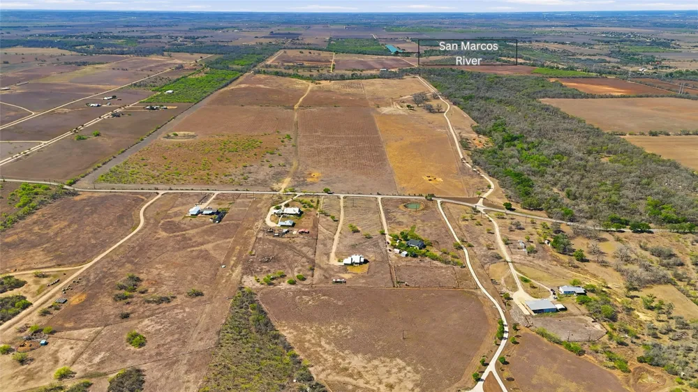 4355 SE River Road Martindale, TX 78655