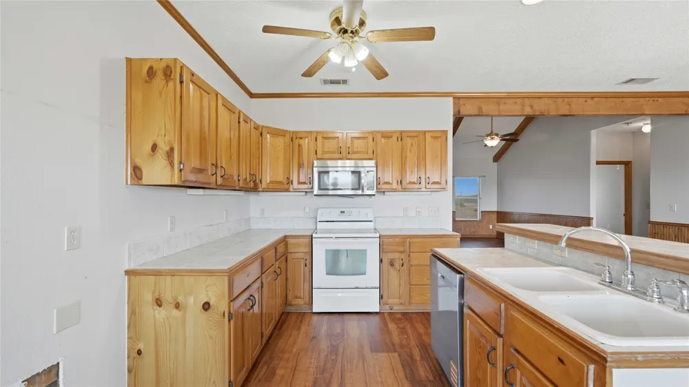 4355 SE River Road Martindale, TX 78655