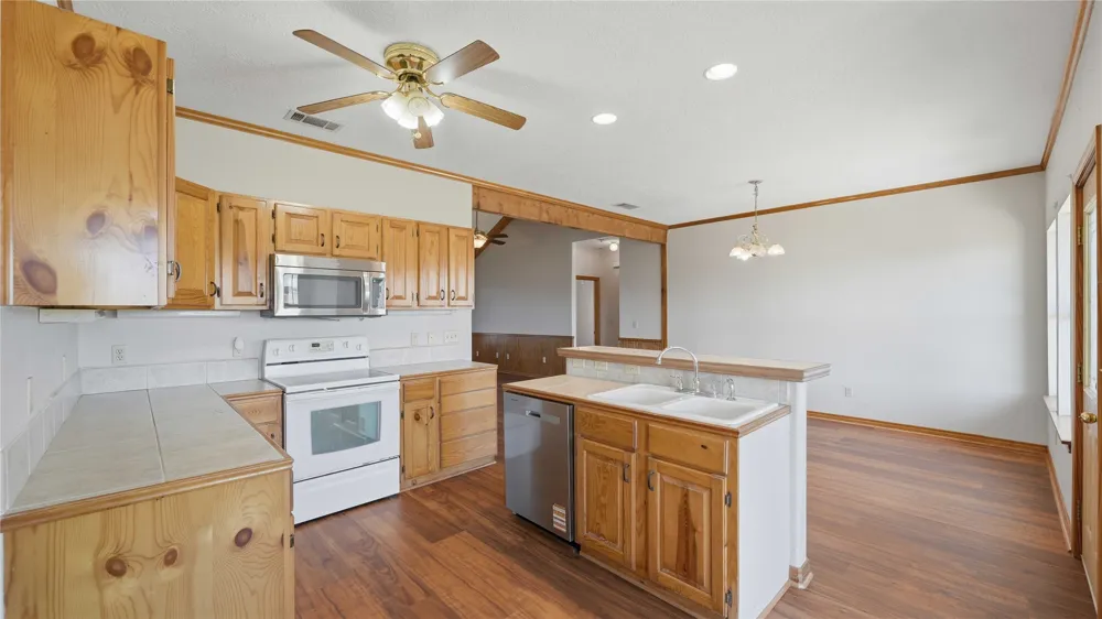 4355 SE River Road Martindale, TX 78655