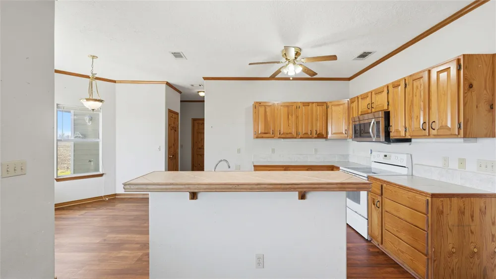 4355 SE River Road Martindale, TX 78655