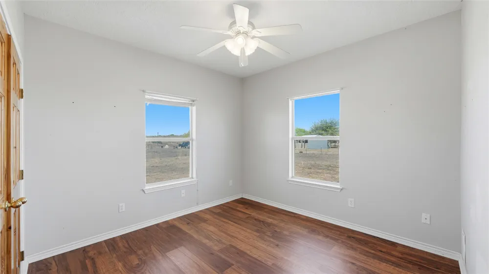 4355 SE River Road Martindale, TX 78655
