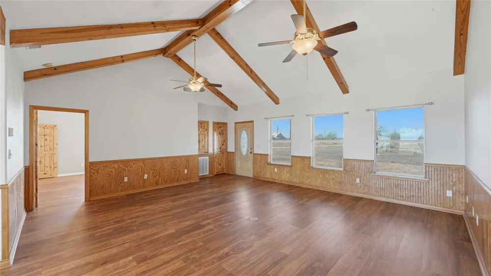 4355 SE River Road Martindale, TX 78655