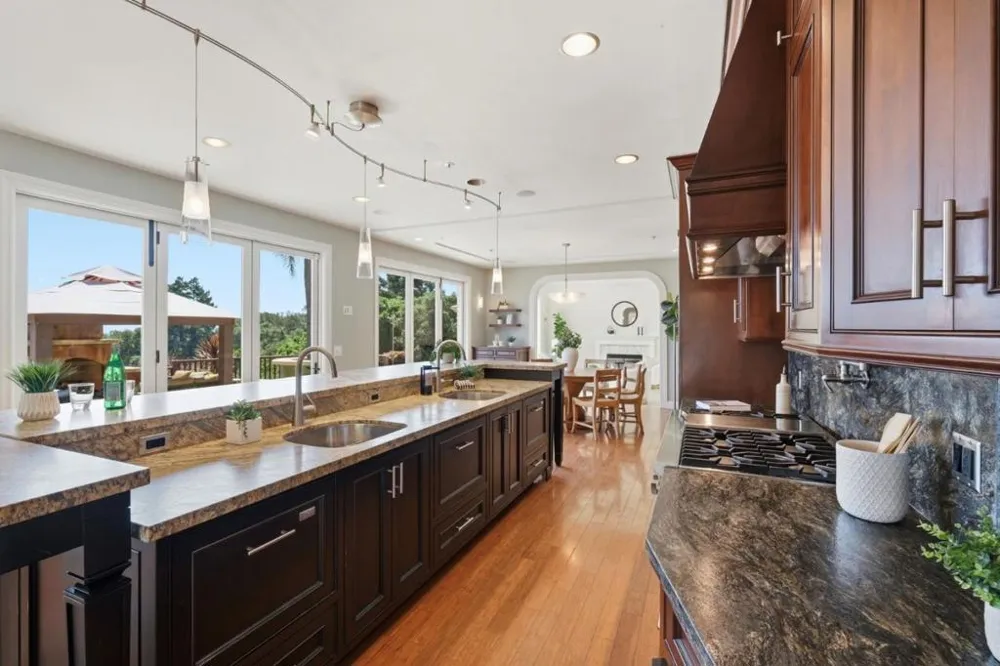 380 Mockingbird Ridge Road Watsonville, CA 95076