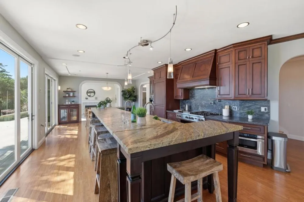 380 Mockingbird Ridge Road Watsonville, CA 95076