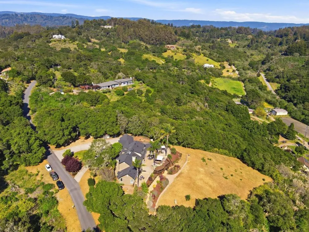 380 Mockingbird Ridge Road Watsonville, CA 95076