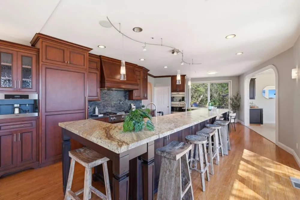 380 Mockingbird Ridge Road Watsonville, CA 95076