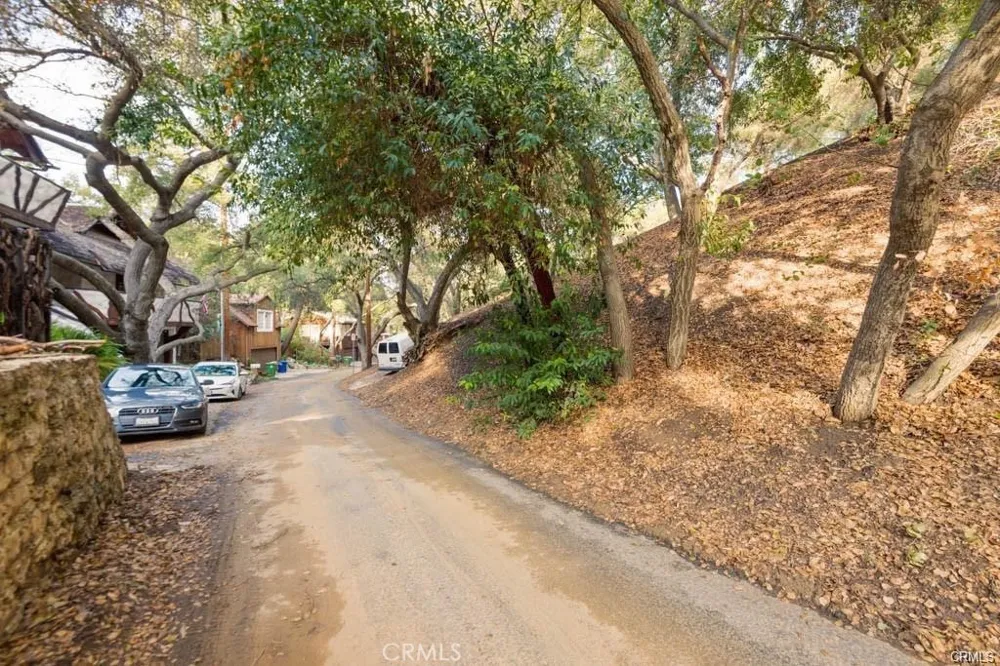 Elzevir Rd & Morro Dr Road Woodland Hills, CA 91364