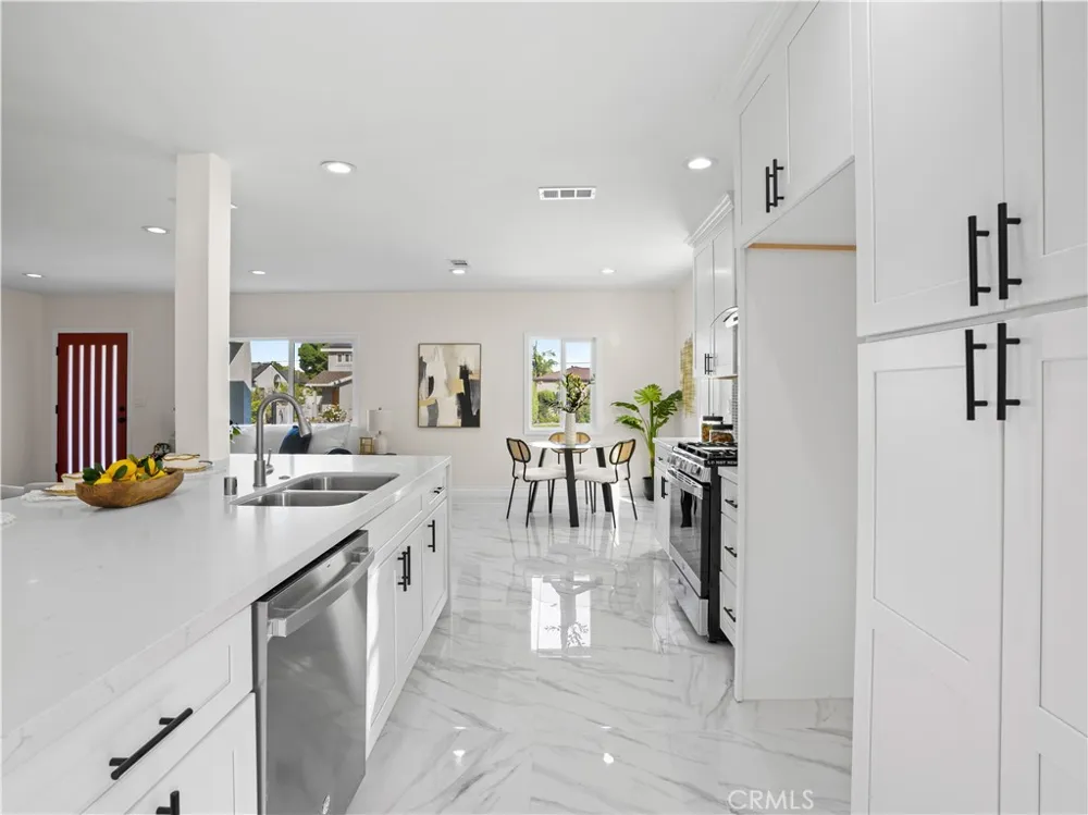 4251 Gundry Long Beach, CA 90807