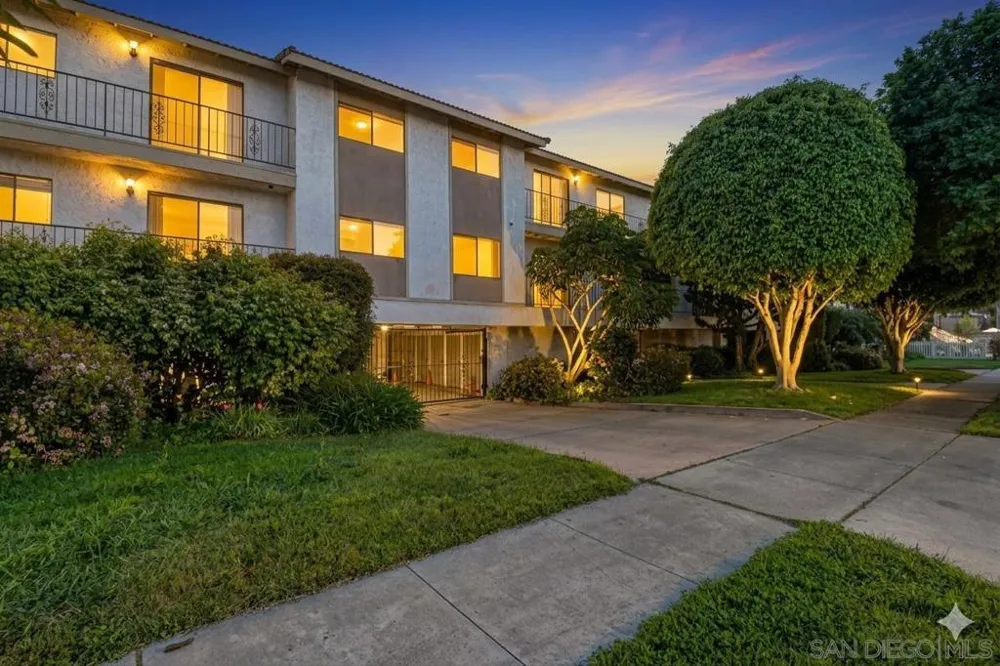 835 E Ave #B Coronado, CA 92118