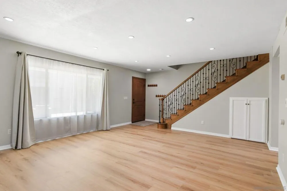 835 E Ave #B Coronado, CA 92118
