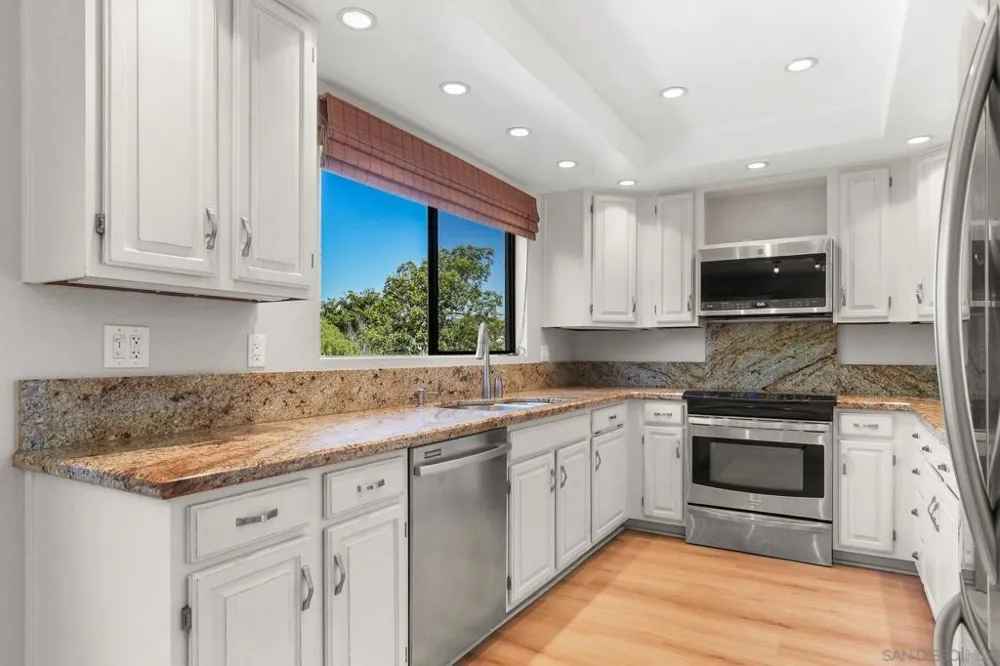 835 E Ave #B Coronado, CA 92118