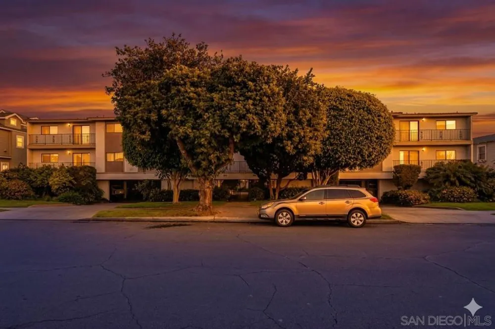 835 E Ave #B Coronado, CA 92118