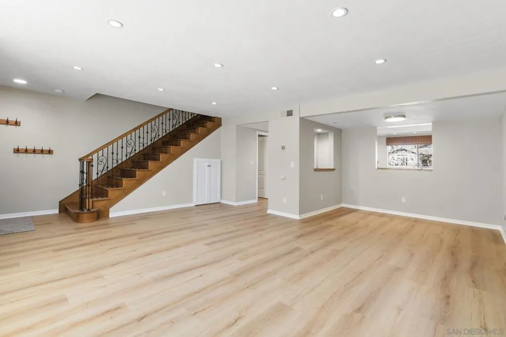 835 E Ave #B Coronado, CA 92118
