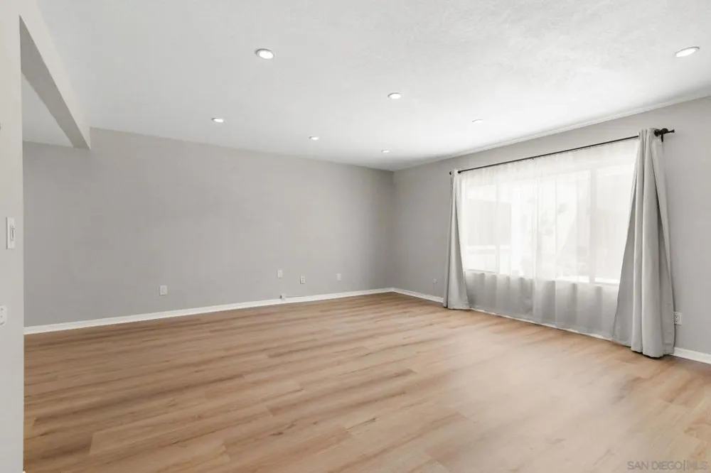 835 E Ave #B Coronado, CA 92118