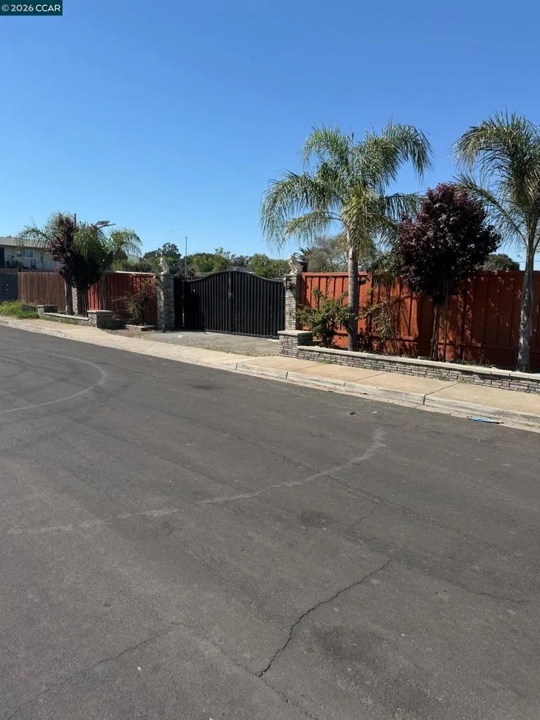 205 Solano Ave Bay Point, CA 94565