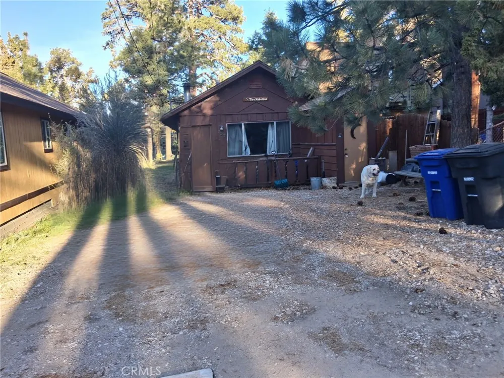 727 Holmes Sugarloaf, CA 92386