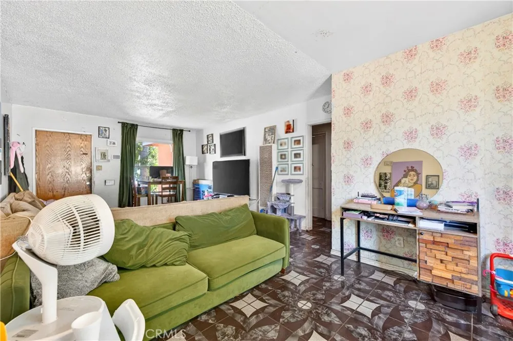 705 S Thorson Avenue Compton, CA 90221
