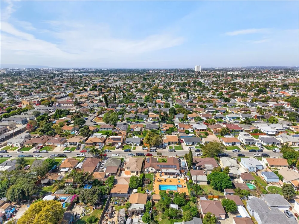 705 S Thorson Avenue Compton, CA 90221