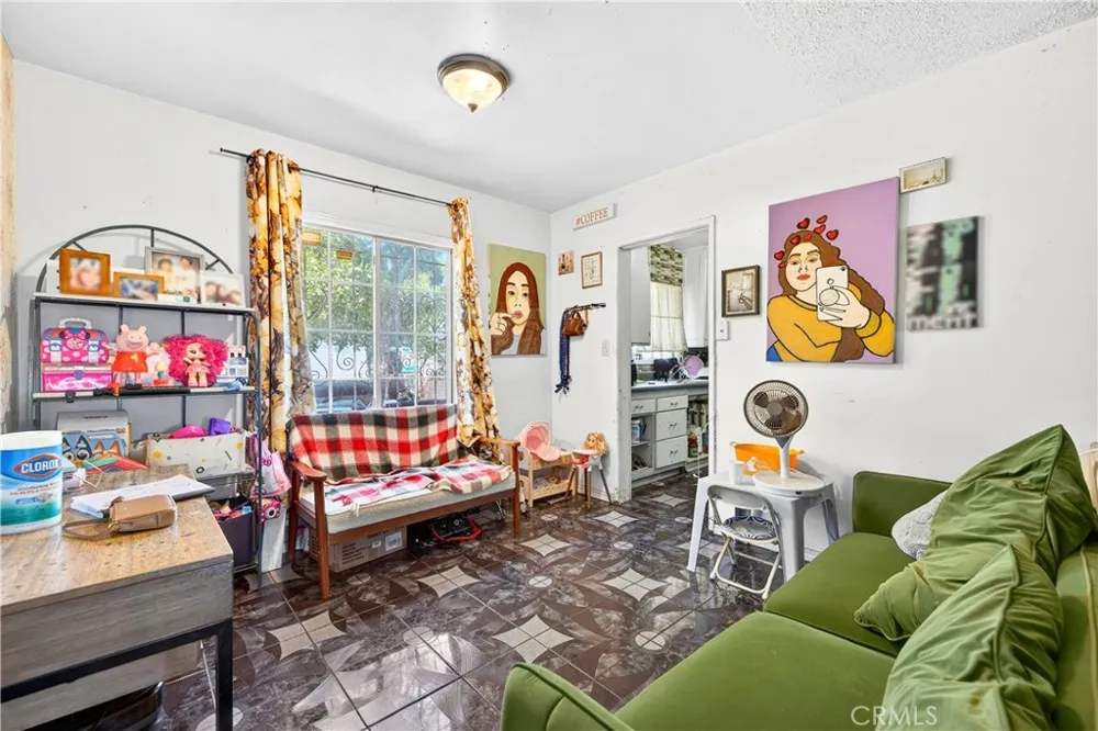 705 S Thorson Avenue Compton, CA 90221