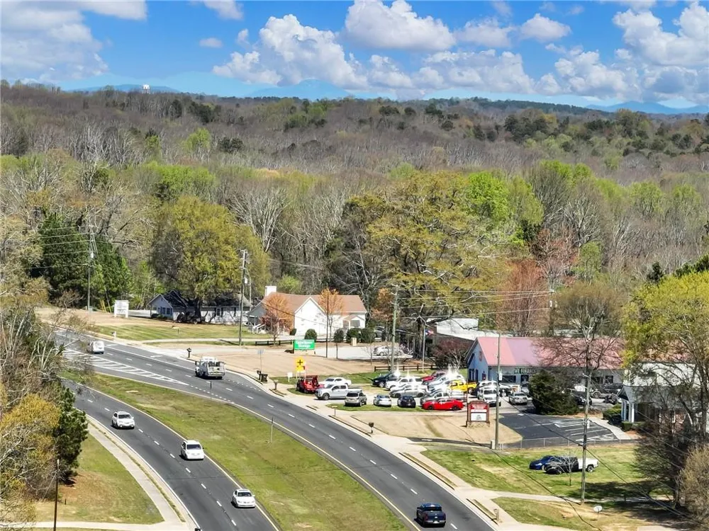 3800 winder hwy Oakwood, GA 30542