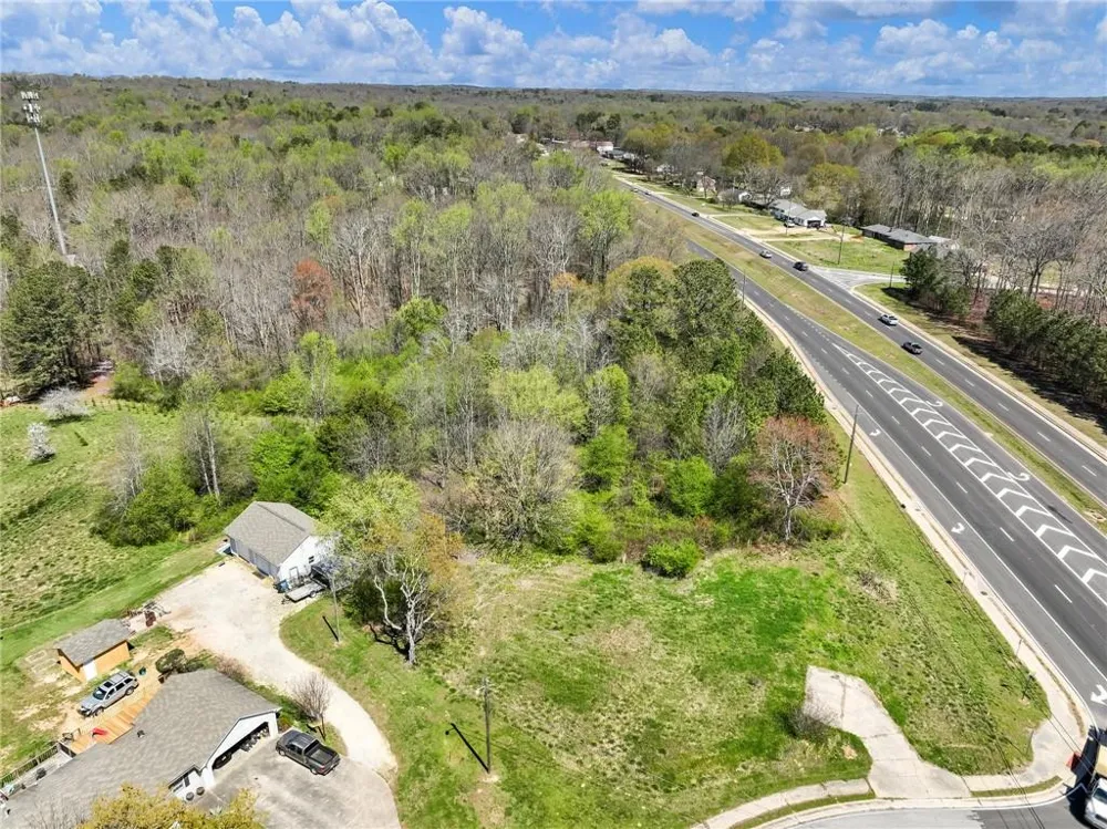 3800 winder hwy Oakwood, GA 30542