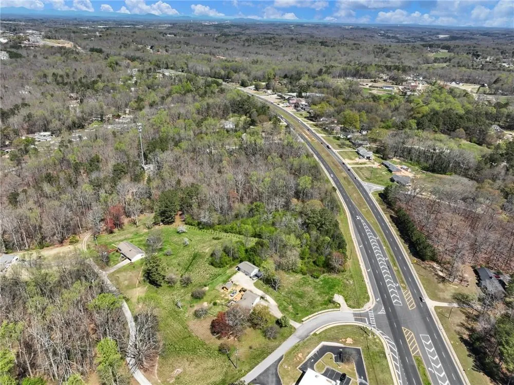 3800 winder hwy Oakwood, GA 30542