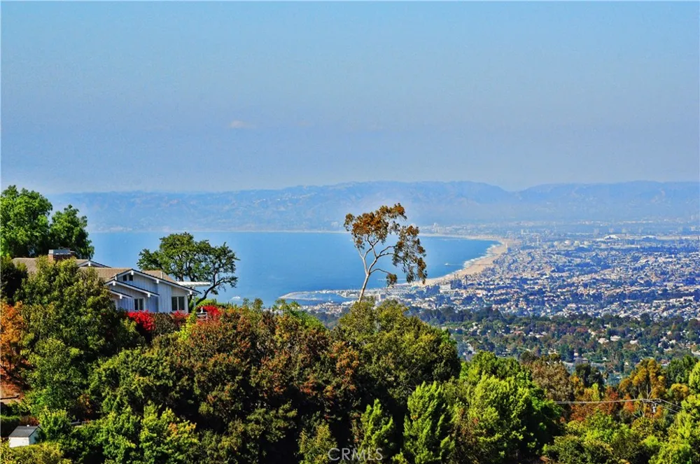 67 Eastfield Rolling Hills, CA 90274