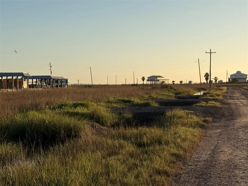 1112 Egret Point Crystal Beach, TX 77650
