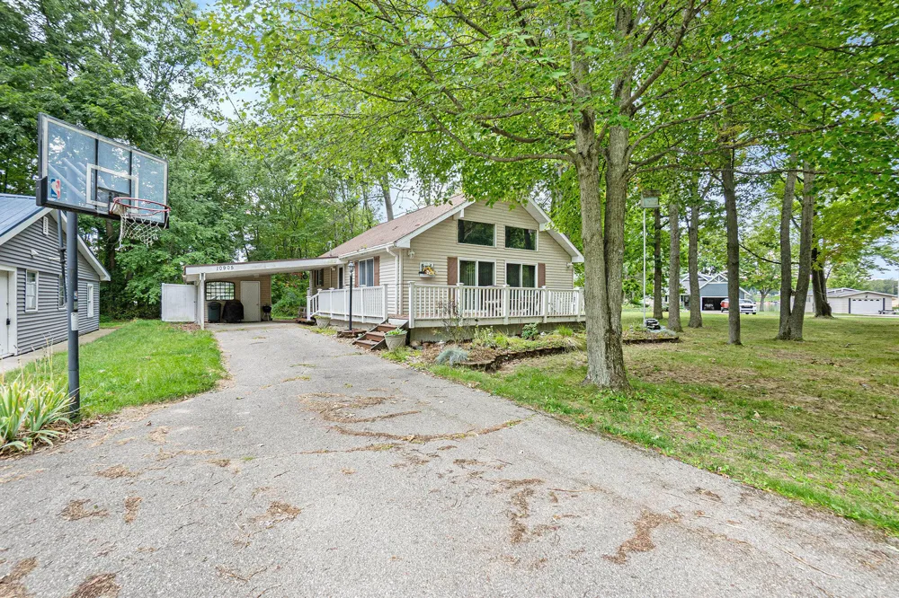 10905 1st Street Canadian Lakes, MI 49346