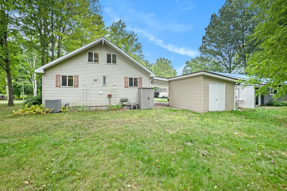 10905 1st Street Canadian Lakes, MI 49346