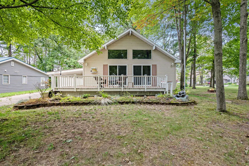 10905 1st Street Canadian Lakes, MI 49346