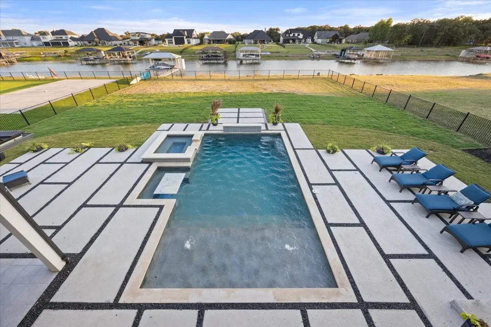 1532 Laguna Pelican Bay, TX 76020
