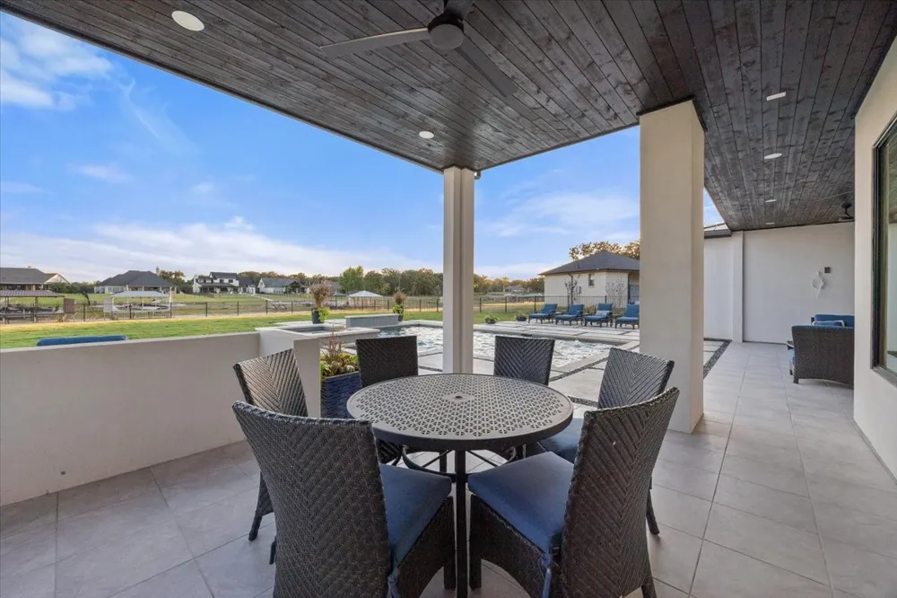 1532 Laguna Pelican Bay, TX 76020