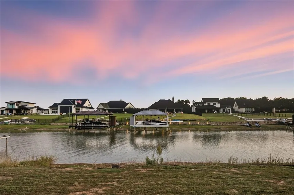 1532 Laguna Pelican Bay, TX 76020