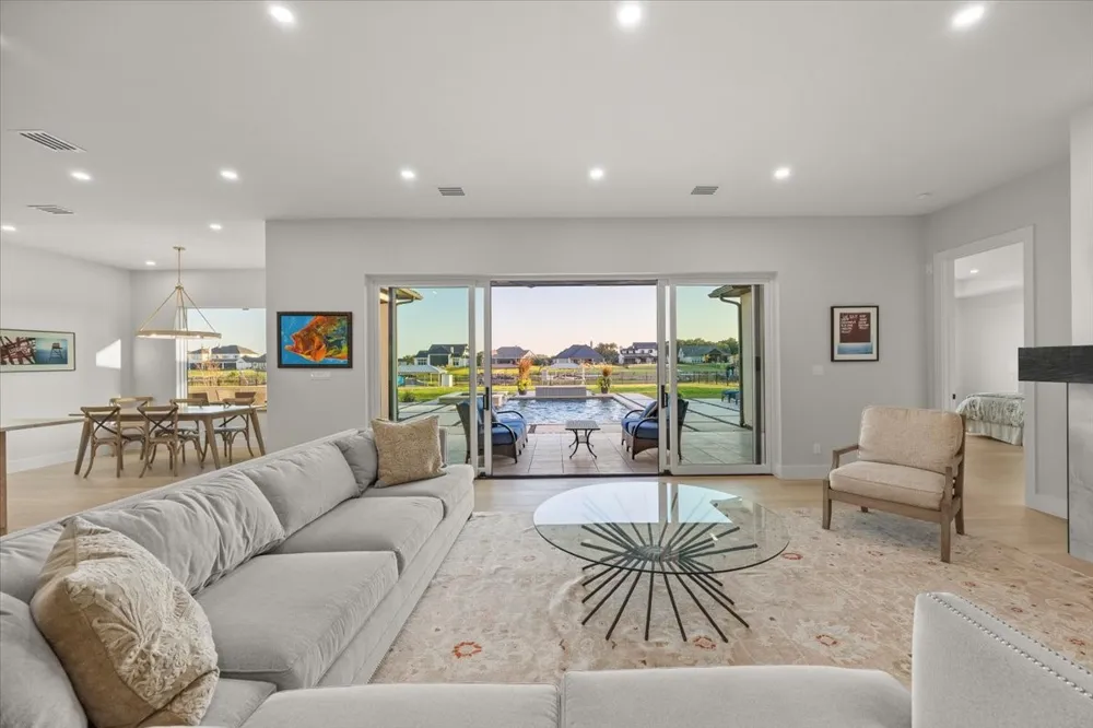 1532 Laguna Pelican Bay, TX 76020