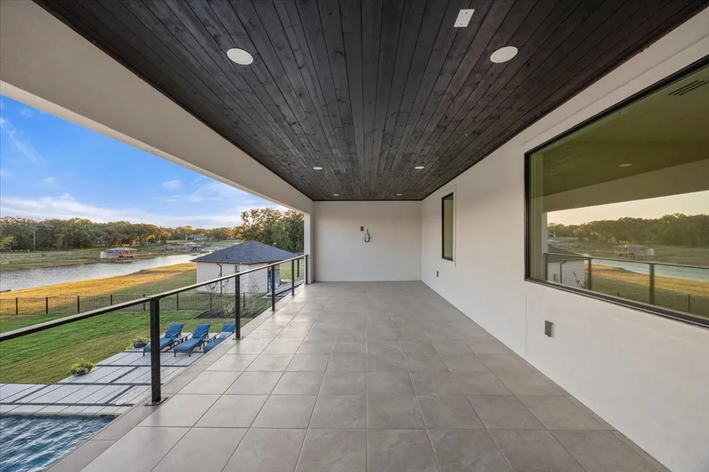 1532 Laguna Pelican Bay, TX 76020