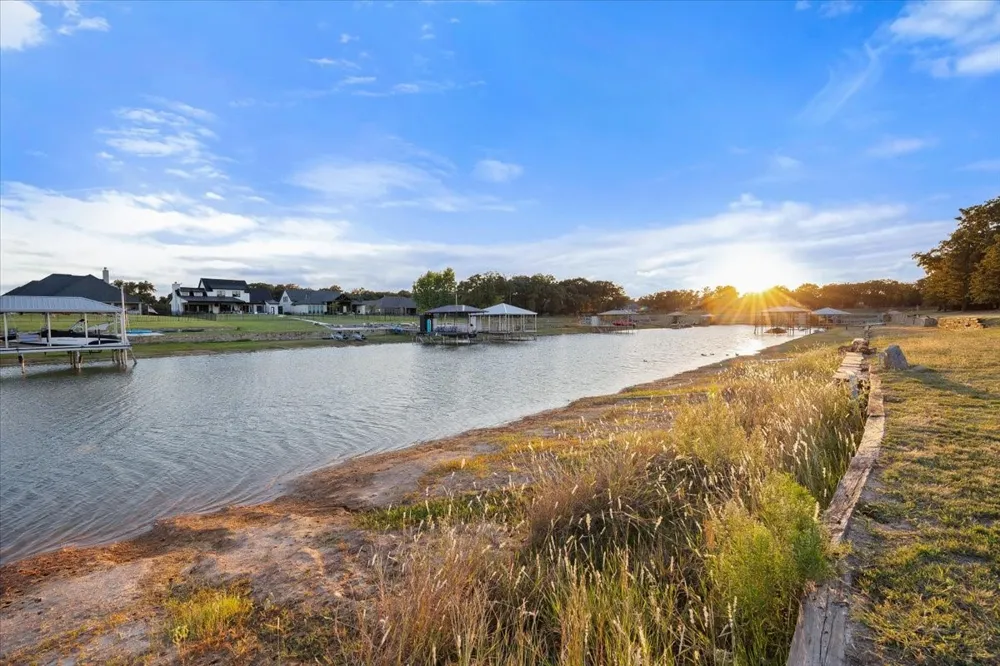 1532 Laguna Pelican Bay, TX 76020