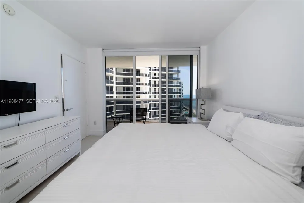 1830 S Ocean Dr #1808 Hallandale Beach, FL 33009