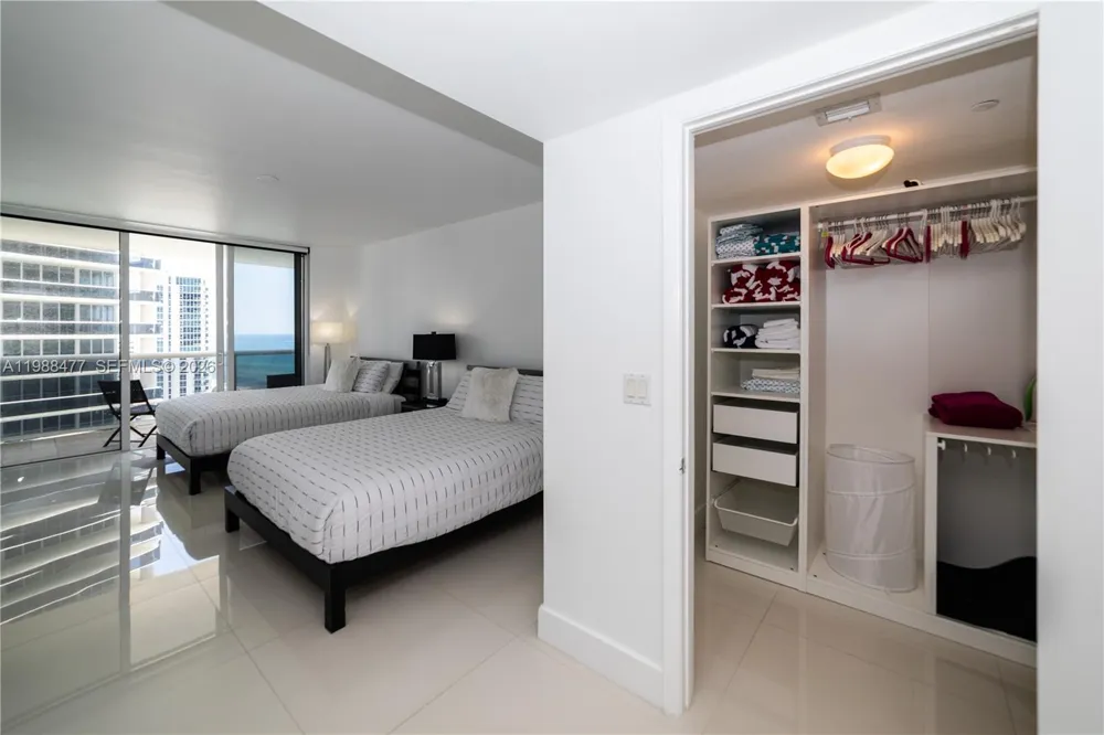 1830 S Ocean Dr #1808 Hallandale Beach, FL 33009