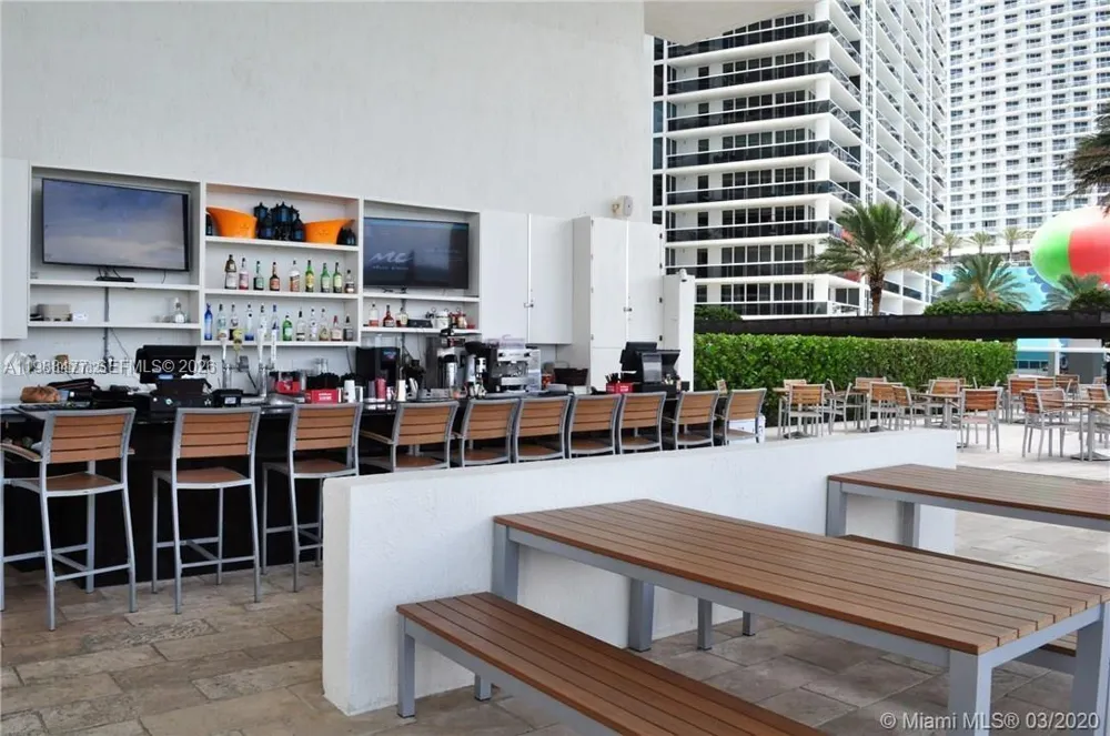 1830 S Ocean Dr #1808 Hallandale Beach, FL 33009