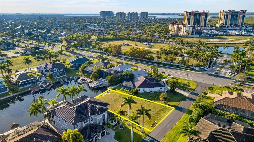 5423 SW 17TH AVENUE Cape Coral, FL 33914