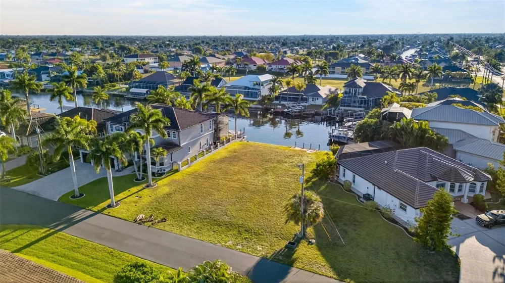 5423 SW 17TH AVENUE Cape Coral, FL 33914