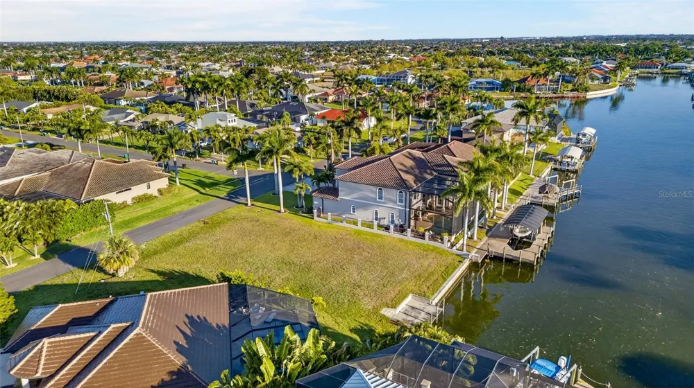 5423 SW 17TH AVENUE Cape Coral, FL 33914
