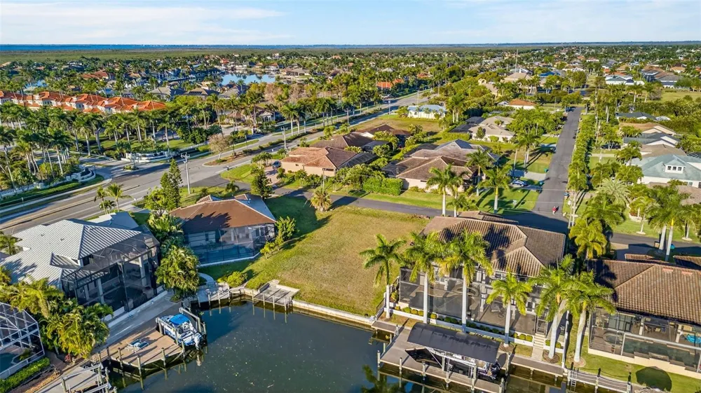 5423 SW 17TH AVENUE Cape Coral, FL 33914