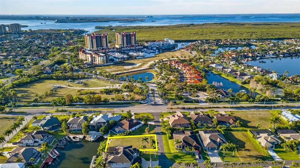 5423 SW 17TH AVENUE Cape Coral, FL 33914