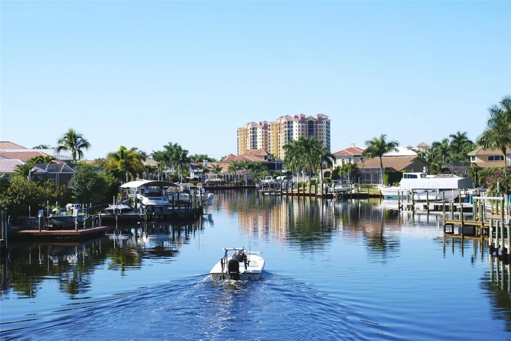 5423 SW 17TH AVENUE Cape Coral, FL 33914