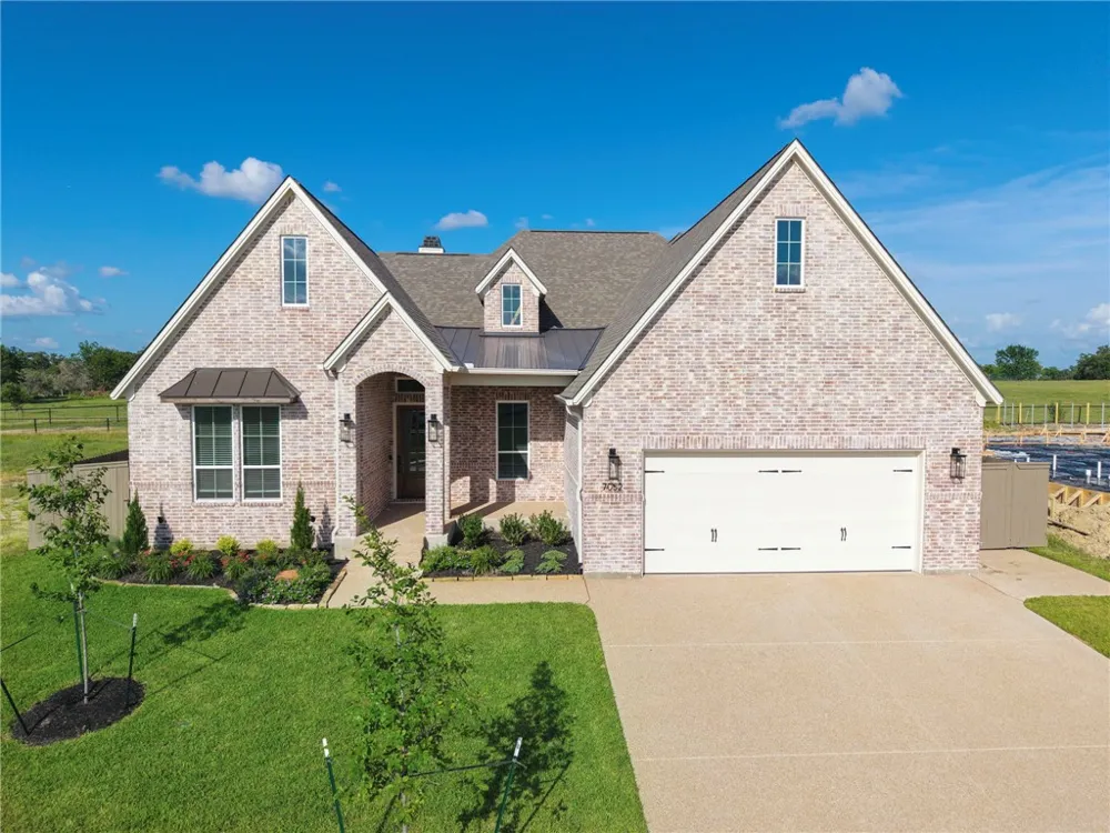 7052 Skipping Rock Path Bryan, TX 77808