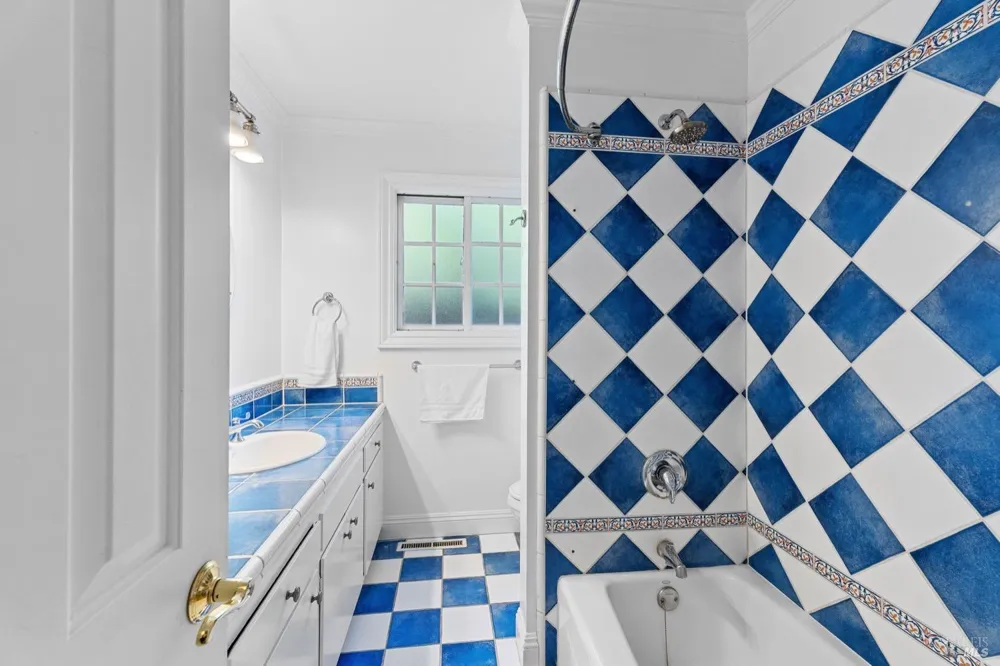 1040 Valley View Street St. Helena, CA 94574