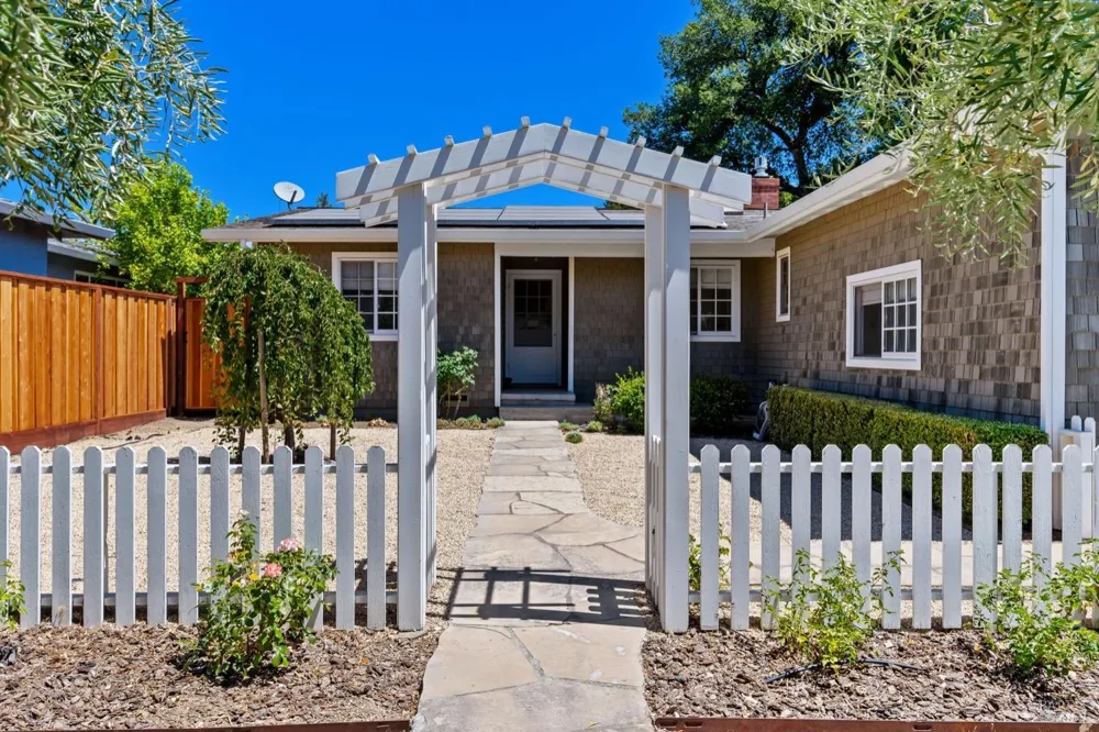 1040 Valley View Street St. Helena, CA 94574