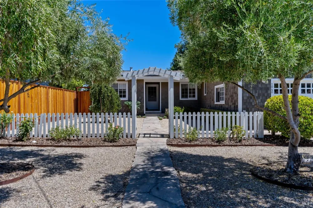 1040 Valley View Street St. Helena, CA 94574